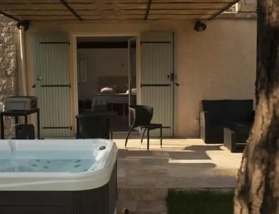 Tek Büyük Yataklı Oda, Sıcak Su Havuzu (Victoire)