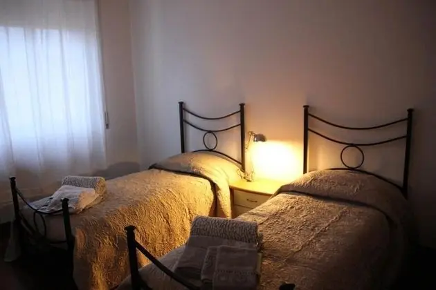 İki Ayrı Yataklı Oda, Ortak Banyo