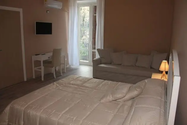 Junior Süit, 1 Büyük (Queen) Boy Yatak ve Çekyat