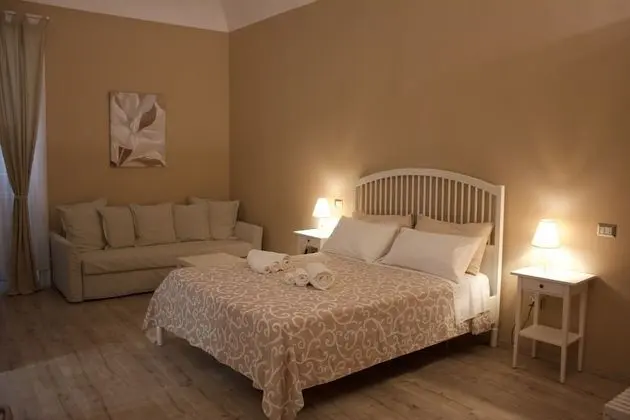 Junior Süit, 1 Büyük (Queen) Boy Yatak ve Çekyat