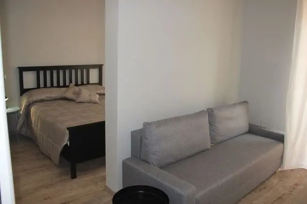 Üç Kişilik Oda, 1 Büyük (Queen) Boy Yatak ve Çekyat