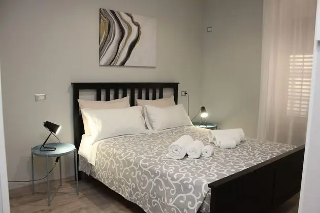 Üç Kişilik Oda, 1 Büyük (Queen) Boy Yatak ve Çekyat