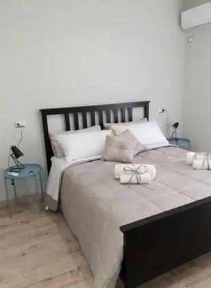 Üç Kişilik Oda, 1 Büyük (Queen) Boy Yatak ve Çekyat