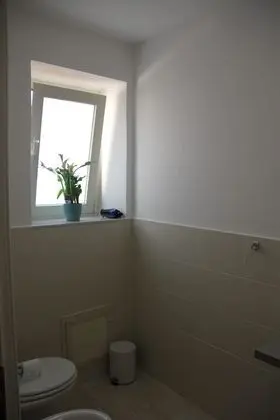 Üç Kişilik Oda, 1 Büyük (Queen) Boy Yatak ve Çekyat