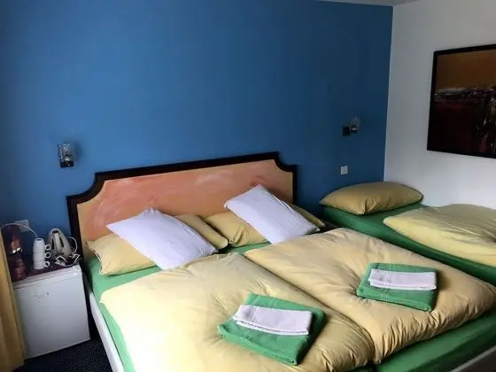 Economy Üç Kişilik Oda, Bahçe Manzaralı