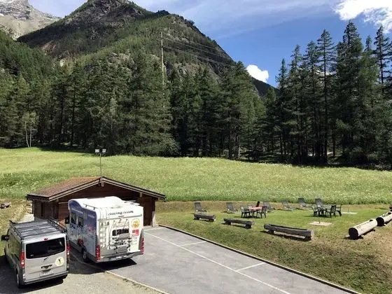 Economy Üç Kişilik Oda, Bahçe Manzaralı