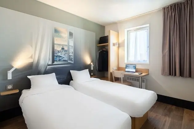 İki Ayrı Yataklı Oda, Sigara İçilmez