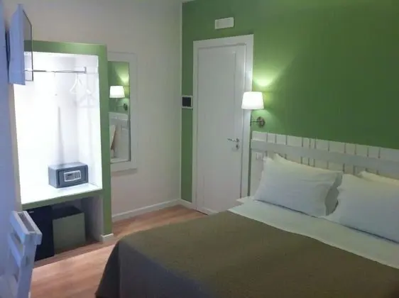 Standard Tek Büyük Yataklı Oda