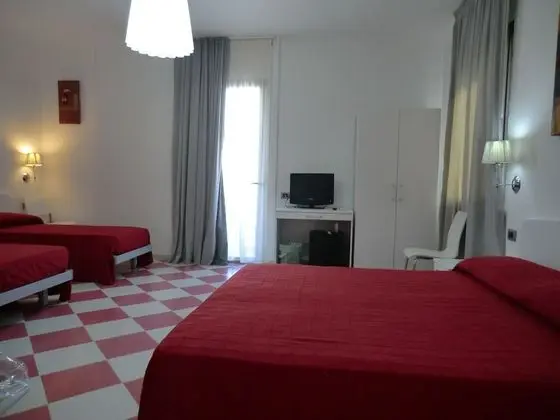 Dört Kişilik Oda, Banyolu/Duşlu, Bahçe Manzaralı