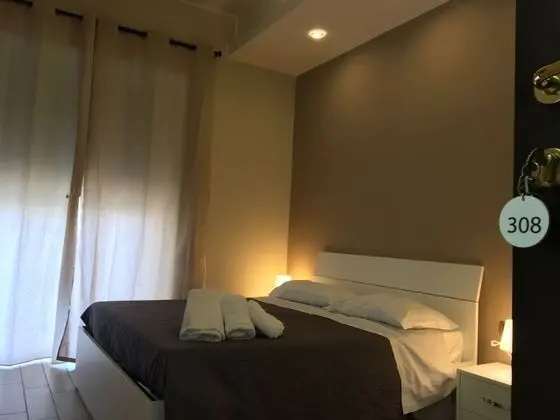 Standard Tek Büyük Yataklı Oda