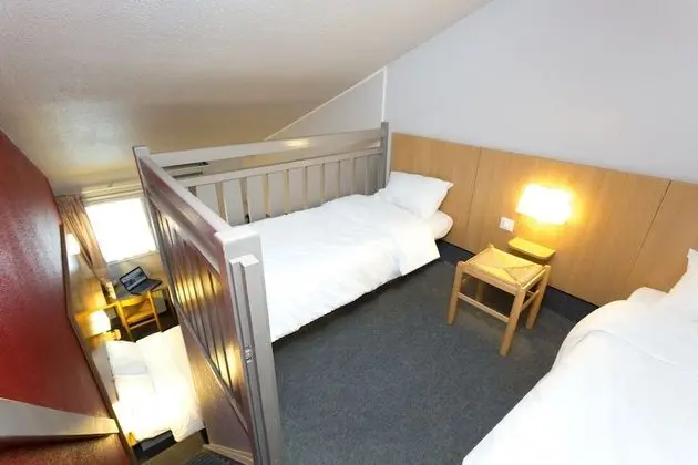 Dört Kişilik Oda, Sigara İçilmez