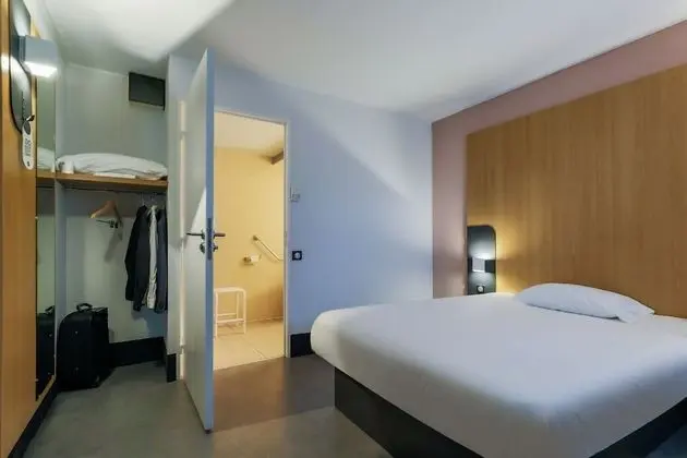 Tek Büyük Yataklı Oda, Engellilere Uygun, Sigara İçilmez