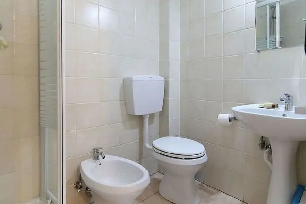 Üç Kişilik Oda