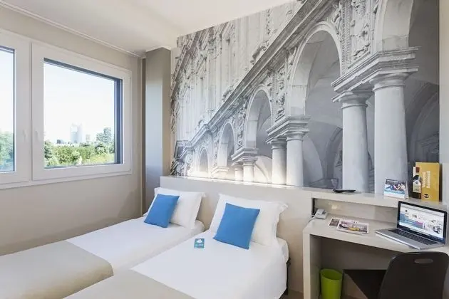 İki Ayrı Yataklı Oda, Sigara İçilmez