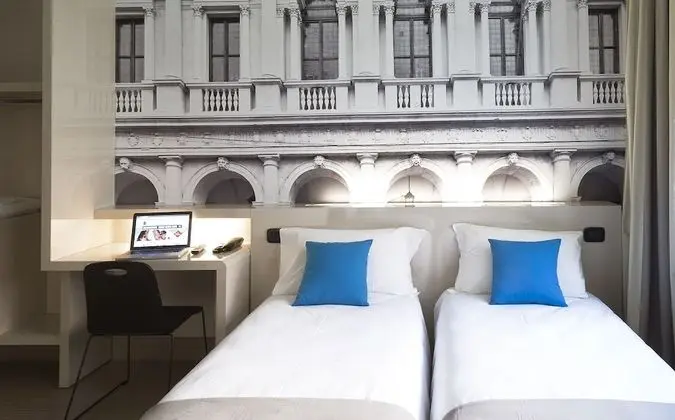 İki Ayrı Yataklı Oda, Sigara İçilmez