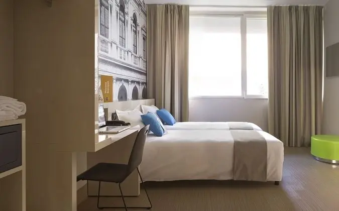 İki Ayrı Yataklı Oda, Sigara İçilmez