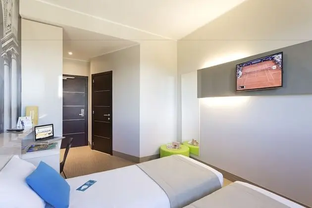 İki Ayrı Yataklı Oda, Sigara İçilmez