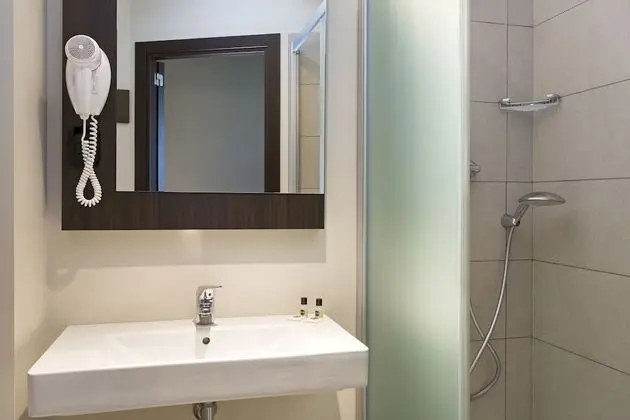 Tek Büyük Yataklı Oda, Sigara İçilmez