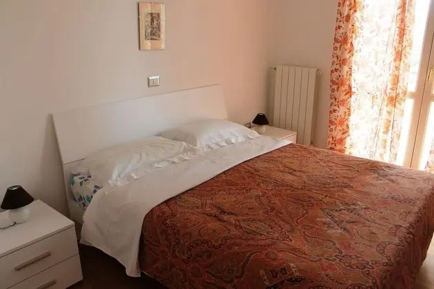 Deluxe Tek Büyük Yataklı Oda, 1 Yatak Odası, Balkon, Bahçe Manzaralı