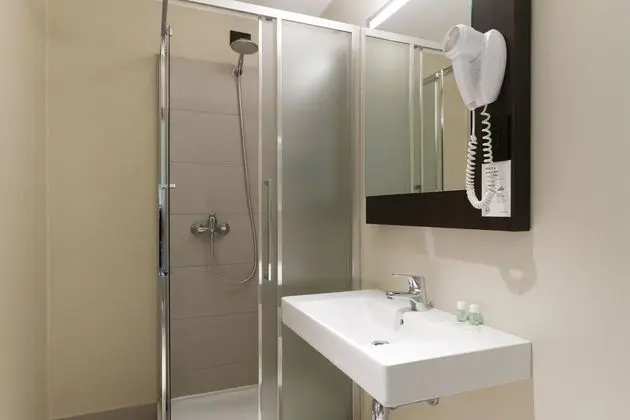 Tek Büyük Yataklı Oda, Engellilere Uygun, Sigara İçilmez