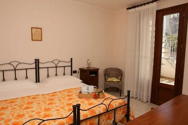 Basic Tek Büyük veya İki Ayrı Yataklı Oda