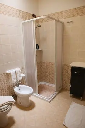 Basic Tek Büyük veya İki Ayrı Yataklı Oda