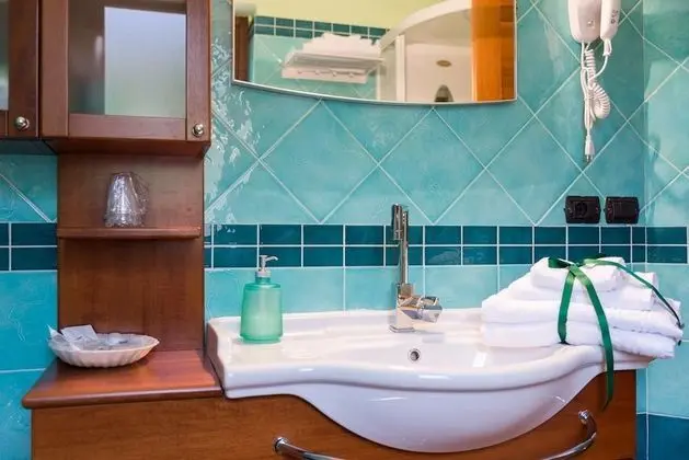 Luxury Tek Büyük Yataklı Oda, Sauna, Deniz Manzaralı