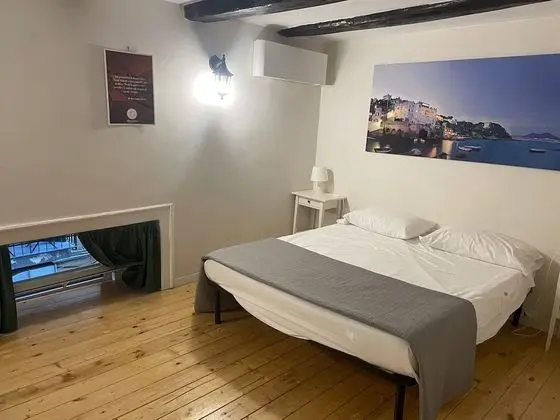 Tek Büyük Yataklı Oda (Porta S. Gennaro)