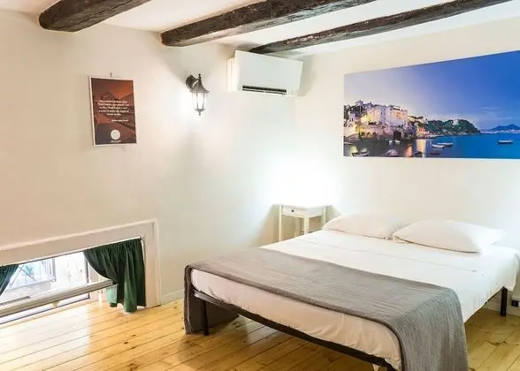 Tek Büyük Yataklı Oda (Porta S. Gennaro)