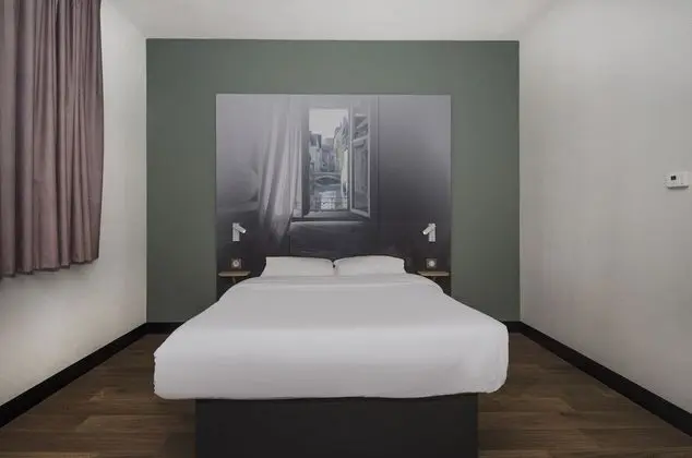 Tek Büyük Yataklı Oda, Sigara İçilmez