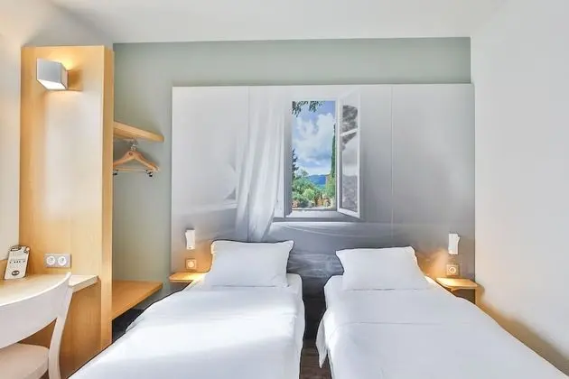 İki Ayrı Yataklı Oda, Sigara İçilmez