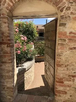 Apart Daire, 1 Büyük (Queen) Boy Yatak ve Çekyat