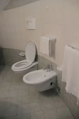 Üç Kişilik Oda