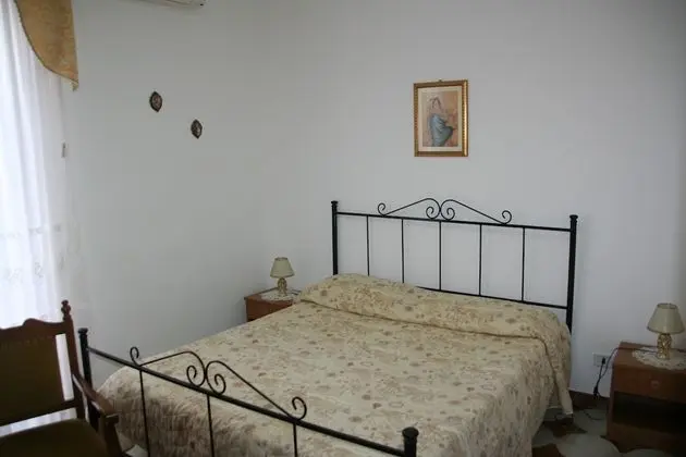 Tek Büyük veya İki Ayrı Yataklı Oda (Mimosa)