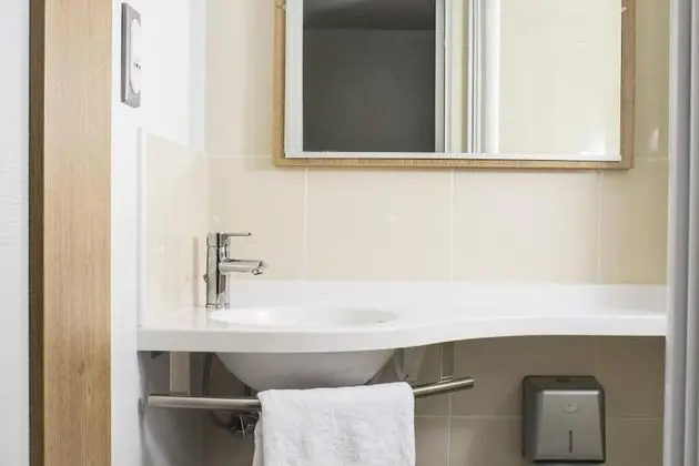 İki Ayrı Yataklı Oda, Sigara İçilmez