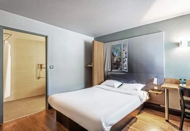 Tek Büyük Yataklı Oda, Engellilere Uygun, Sigara İçilmez