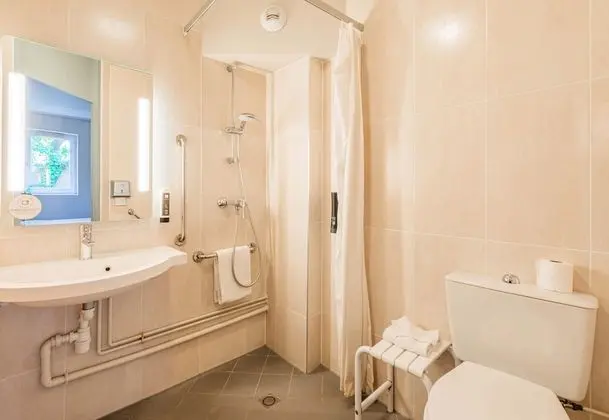Tek Büyük Yataklı Oda, Engellilere Uygun, Sigara İçilmez