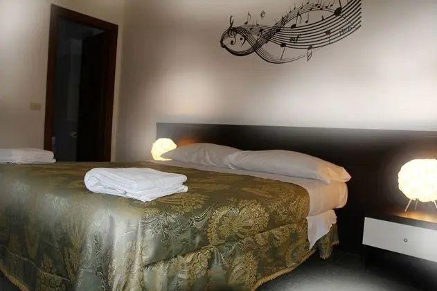 Üç Kişilik Oda, Ortak Banyo