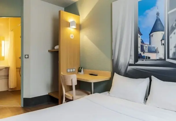 Tek Büyük Yataklı Oda, Engellilere Uygun, Sigara İçilmez