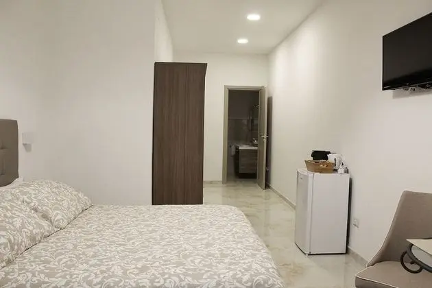 City Tek Büyük Yataklı Oda