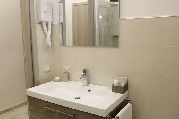 City Tek Büyük Yataklı Oda