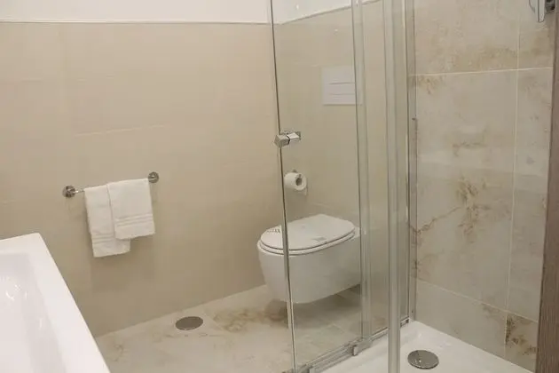 City Tek Büyük Yataklı Oda