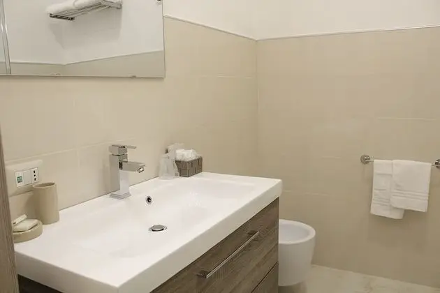 City Tek Büyük Yataklı Oda