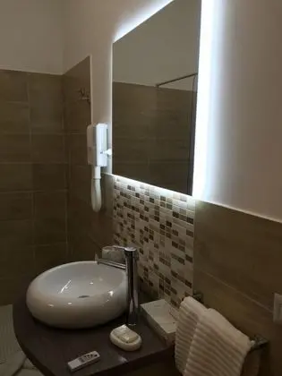 Basic Tek Büyük Yataklı Oda