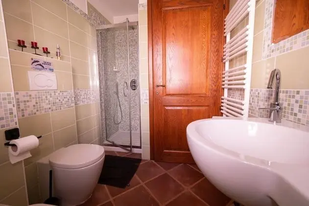 Deluxe Tek Büyük Yataklı Oda, Özel Banyo, Tepe Manzaralı