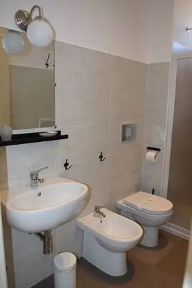 Deluxe Üç Kişilik Oda (2)