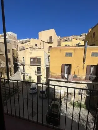 Basic Oda, Şehir Manzaralı