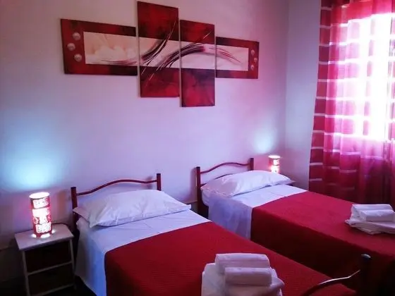 İki Ayrı Yataklı Oda, Ortak Banyo (external)