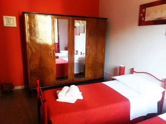 İki Ayrı Yataklı Oda, Ortak Banyo (external)