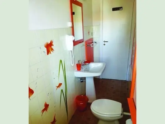 İki Ayrı Yataklı Oda, Ortak Banyo (external)